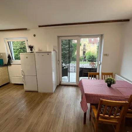 Emona ゲストハウス 2*