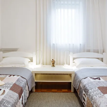 ゲストハウス Emona