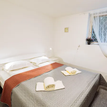 ゲストハウス Emona