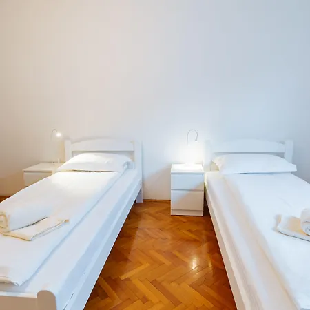 ゲストハウス Emona