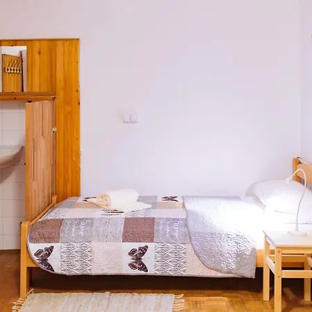 ゲストハウス Emona