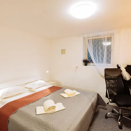 Emona ゲストハウス 2*