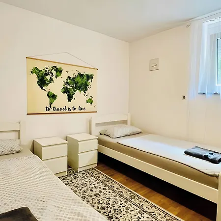 Emona ゲストハウス 2*