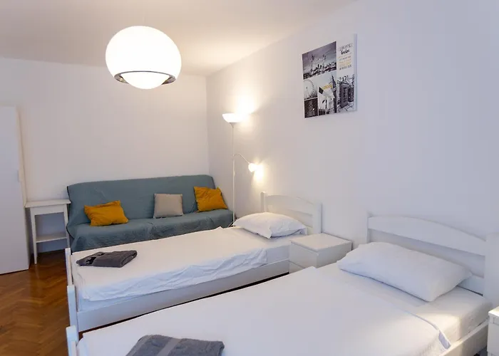 Casa de hóspedes Emona 2*