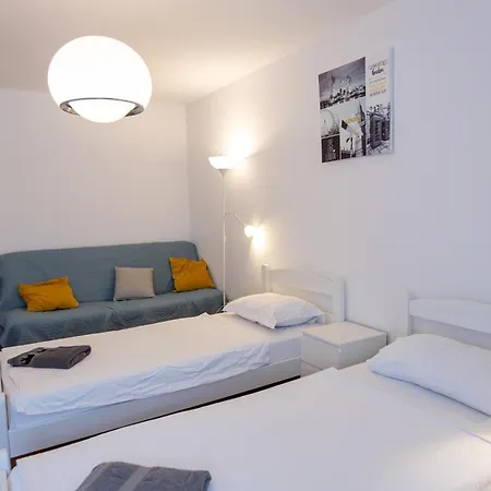 Hiša za goste Emona 2*