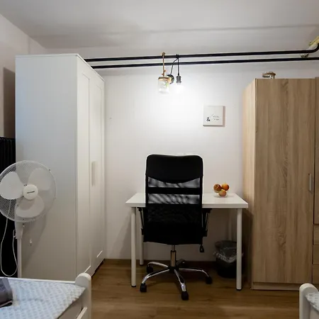 Hiša za goste Emona 2*