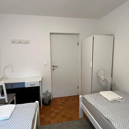 Hiša za goste Emona 2*