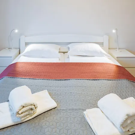 Hiša za goste Emona 2*