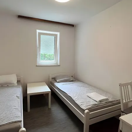 בית הארחה Emona 2*