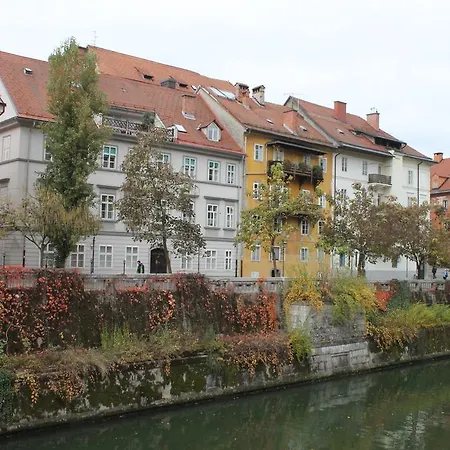 בית הארחה Emona