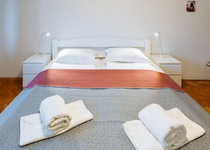 Πανσιόν Emona 2*