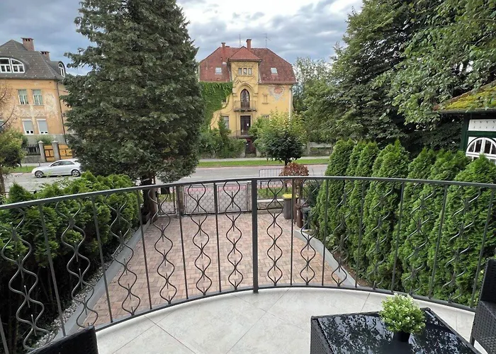 Emona Πανσιόν