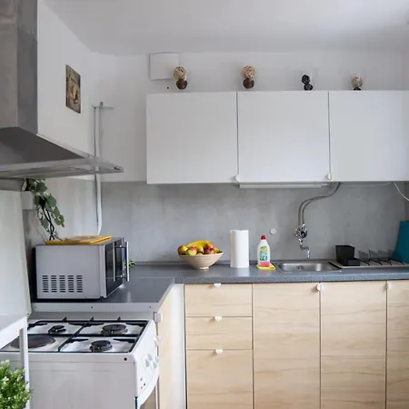 ゲストハウス Emona 2*