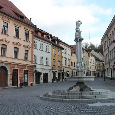 ゲストハウス Emona